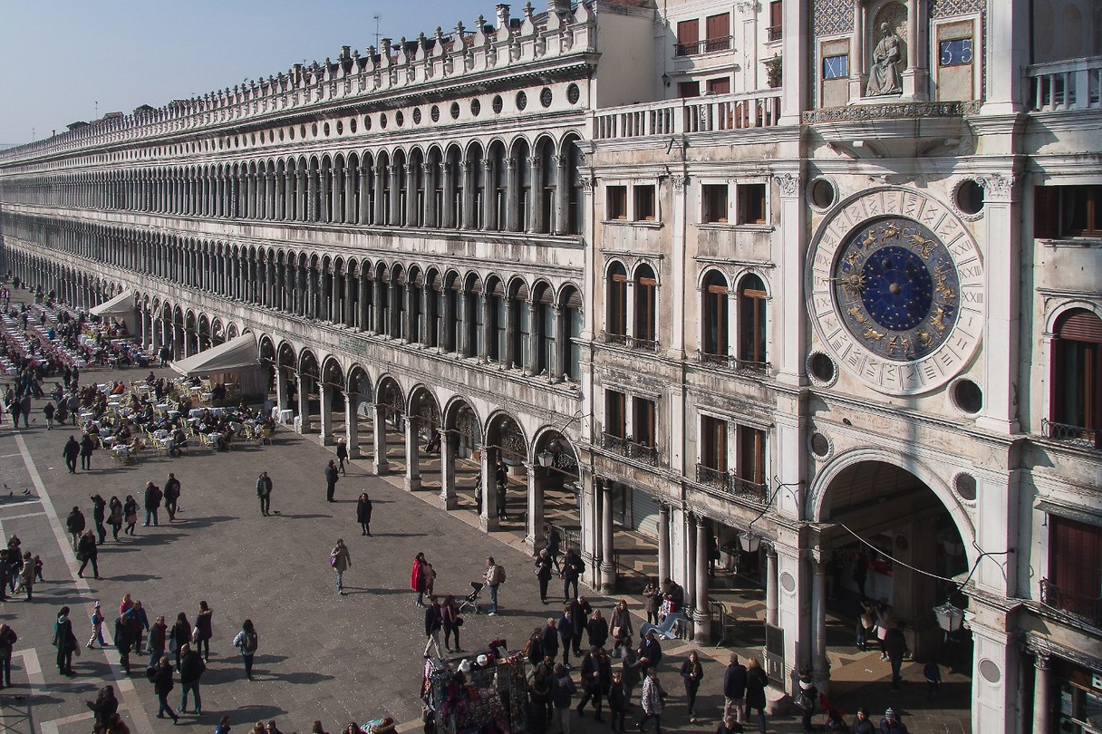 b184 uitzicht over Piazza San Marco vanaf Basilica di San Marco, Venetië