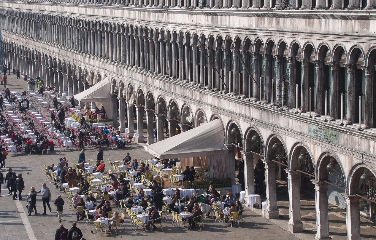 b185 uitzicht over Piazza San Marco vanaf Basilica di San Marco, Venetië