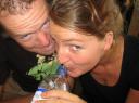 twee rietjes in een fles