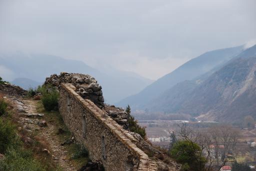 Entrevaux in dal waar Le Var stroomt