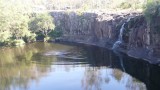 Schwimmen unterm Wasserfall