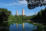 Prachtige weerspiegeling van de Drie Pagoden in Dali