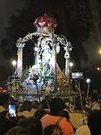 Beeld word gedragen tijdens parade