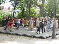 Dansen in het Parc Darcy op zondagmiddag