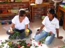 Ixaya - Macu and Liana dividing the 100 roses