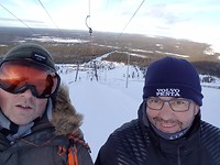 Rich samen met Bram richting de rode piste