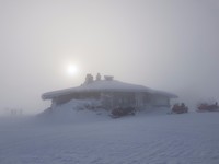 Bewolking op de top van de berg
