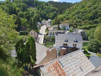 Hier staan we op een panorama dak terras om over dorpje te kijken