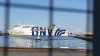 Daar komt onze boot Palermo binnen
