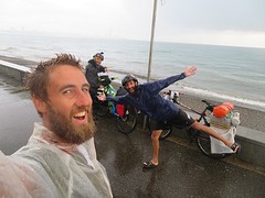 Kletsnat en doorweekt aankomen in Batumi!