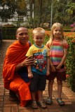 Monniken in Wat Phra Keo: "picture please?"