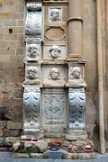 Calella, kopjes op de kerk