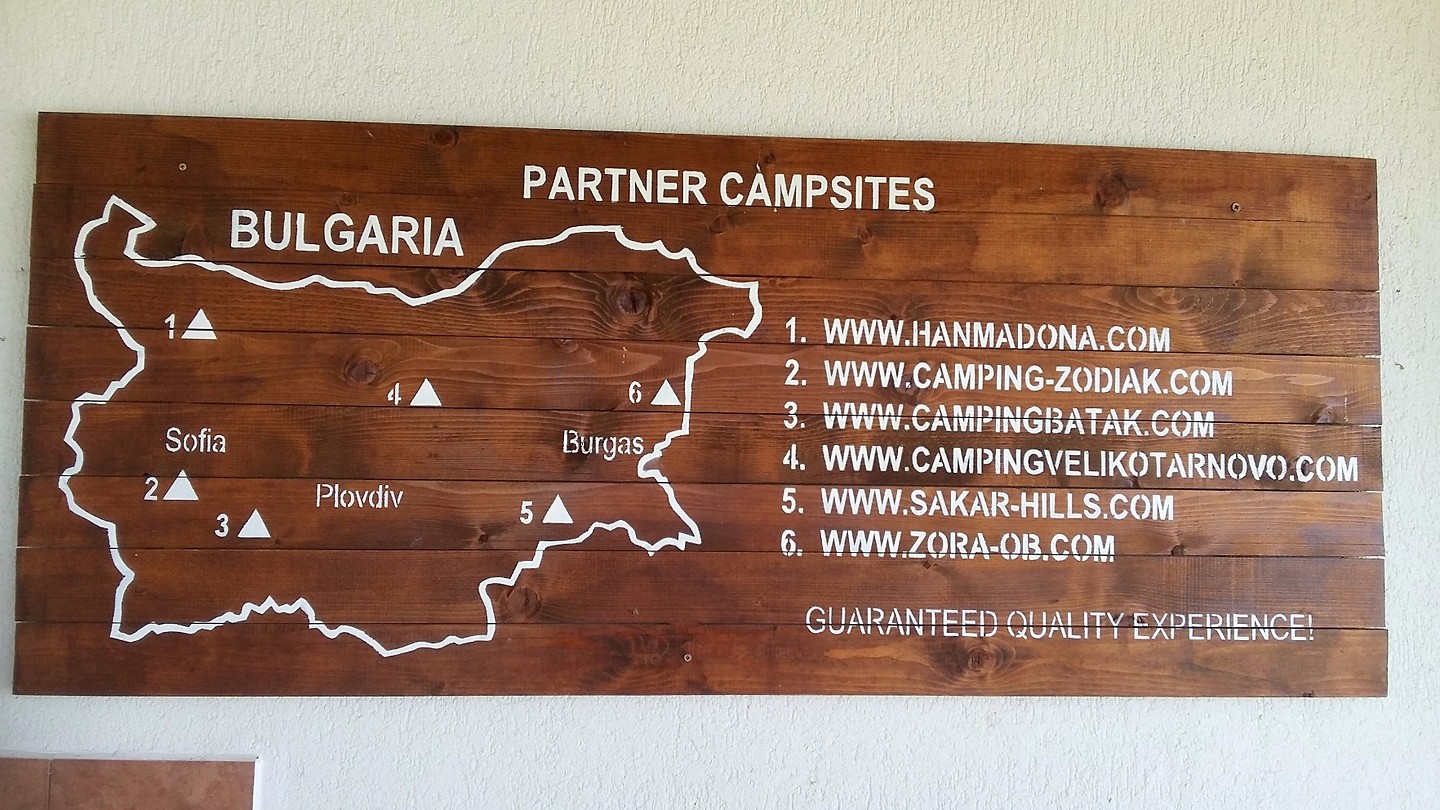 Veliko Tarnovo, bord met een keten van campings