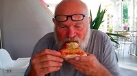 Liptovski Mikulas, lekker een pizza eten met de handen
