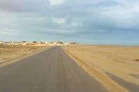 Laayoune, zand op de weg
