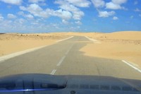 Sahara, zand op de weg