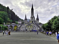 Lourdes, de cathedraal