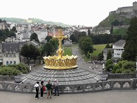 Lourdes, prachtige kroon op de cathedraal