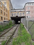 Hudiksvall, spoor onder de huizen door