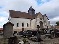 Mailly le Camp, kerkhof achter de kerk