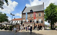 Oirschot, oude raadhuis met trouwerij