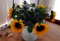 Thuis, hele lieve bloemen van de kinderen en kleinkinderen bij thuiskomst