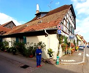 Rosheim, een trotse mevrouw met haar planten