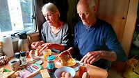 Millau, zondags ontbijtje met een eitje bij ons in de camper!