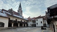 Kranj, markt met kerk