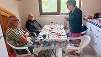 Silhar, bij Aad en Lenie een heerlijk ontbijt met alles er op en er aan