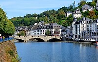 Bouillon, centrum met de rivier de Semois