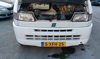 Briancon bij de garage een kijkje onder de motorkap