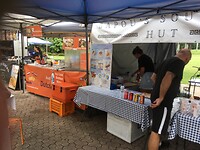 Wat Nederlandse poffertjes op de markt? Naast Griekse hapjes…