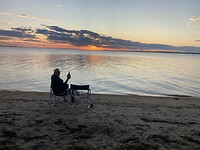 sunset en drankje met broerlief op strand.