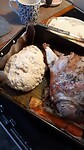 Hier wordt nog even brood gebakken bij het vlees… een Damper