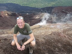 Rik op Cerro Negro, zo actief dat de stoom ervan af komt en de grond heet onder je voeten wordt...