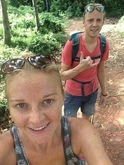 Hiken naar de waterval
