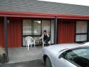Voor ons motel in Turangi