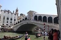 De Rialto voor ons van de andere kant bekeken.