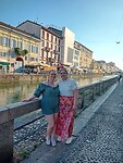Joy en Lina bij de gracht 2/2