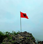 Albaneese vlag bij kasteel 1
