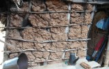 de muur van het huishutje