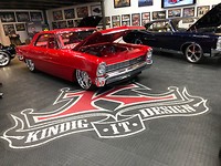 Een paar auto’s van Kindig Customs