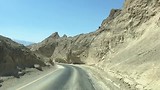 Een klein gedeelte van de Artist’s drive in Death Valley (50 graden Celsius ter plekke!)