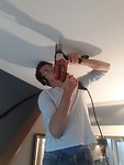 Klopboren in het plafond...power meets power