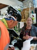 De dame vertelde ons dat we nog 1000 km te gaan hadden. .