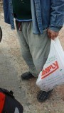 Kersen van een boertje in z'n "zondagse" schoenen