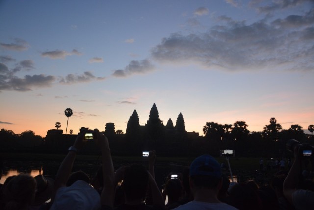 Sunrise bij Angkor Wat - we waren niet de enige...