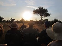 Zonsondergang met groep