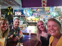 Mijn zus en haar vriendin die ook al 8 maandjes onderweg zijn even ontmoet!